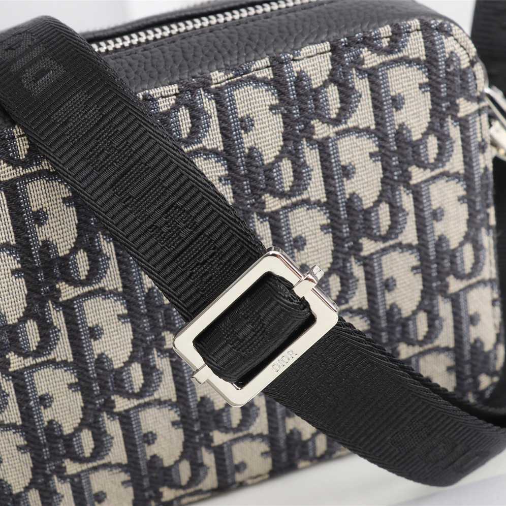 Dior Pouch With Shoulder Strap (17-12.5-5cm) - DopestKickz