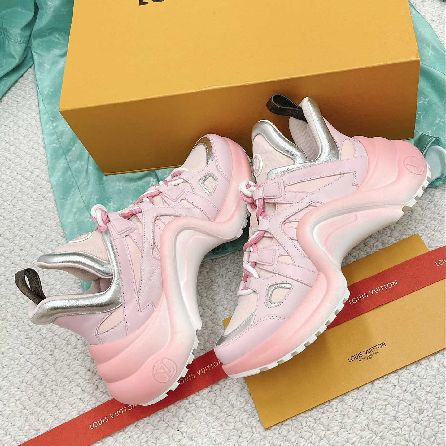 Louis Vuitton LV Archlight Sneaker       1AACM2 - DopestKickz