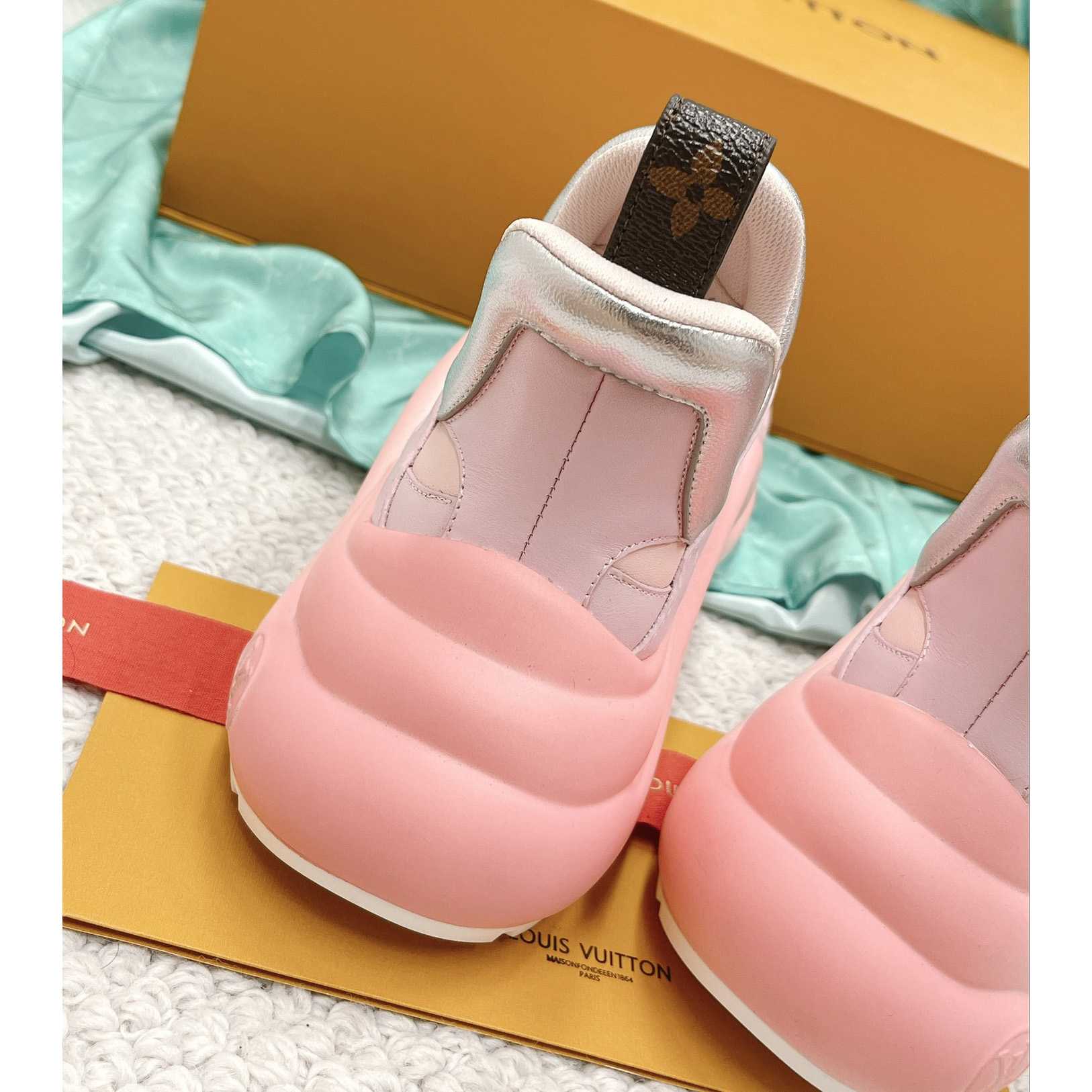 Louis Vuitton LV Archlight Sneaker       1AACM2 - DopestKickz