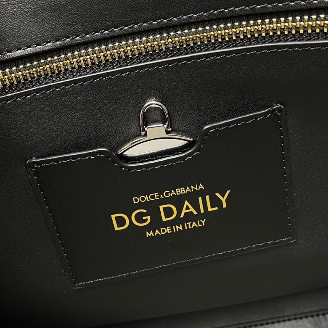 Dolce & Gabbana Small calfskin DG Daily shopper(36-28.5-13cm) - DopestKickz