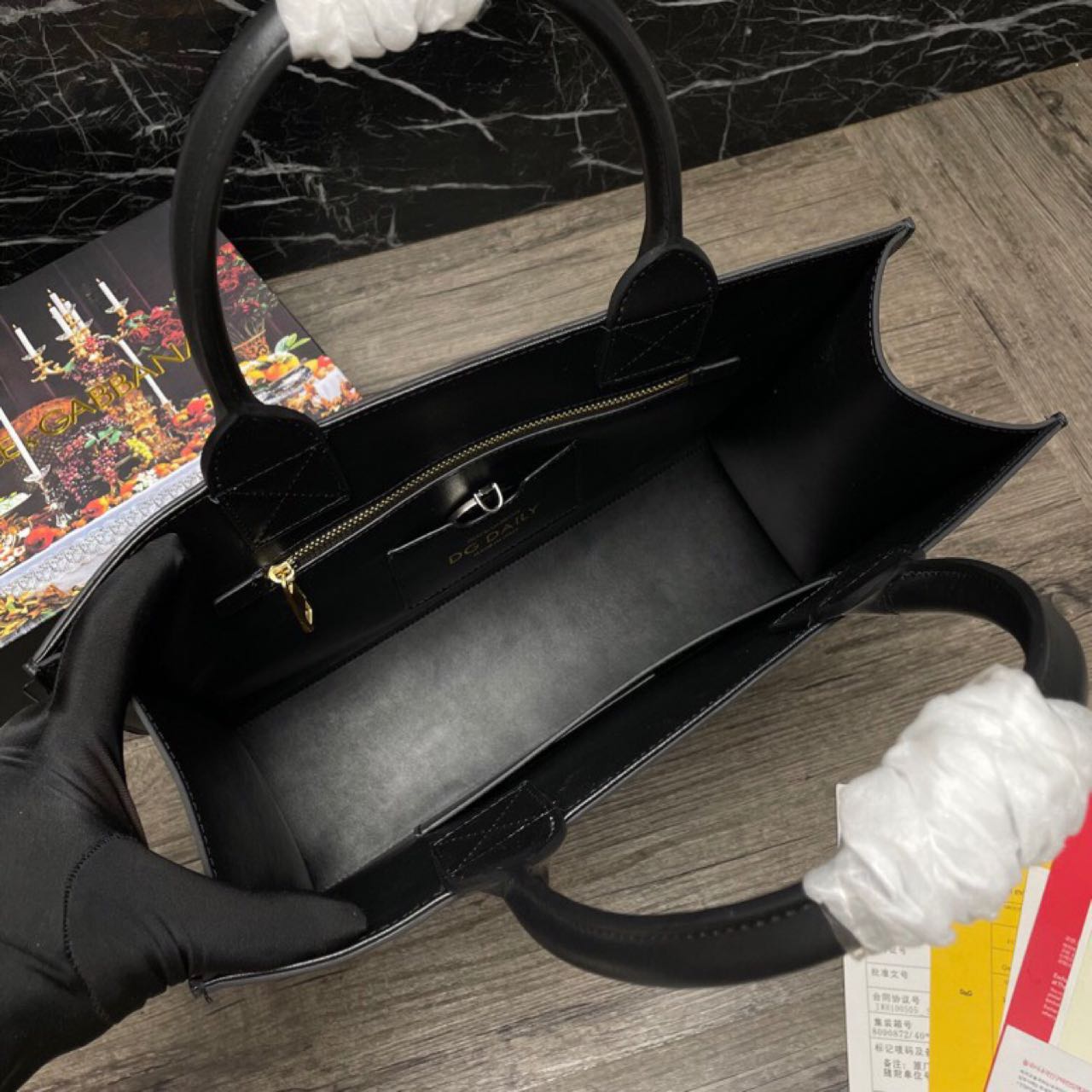 Dolce & Gabbana Small calfskin DG Daily shopper(36-28.5-13cm) - DopestKickz