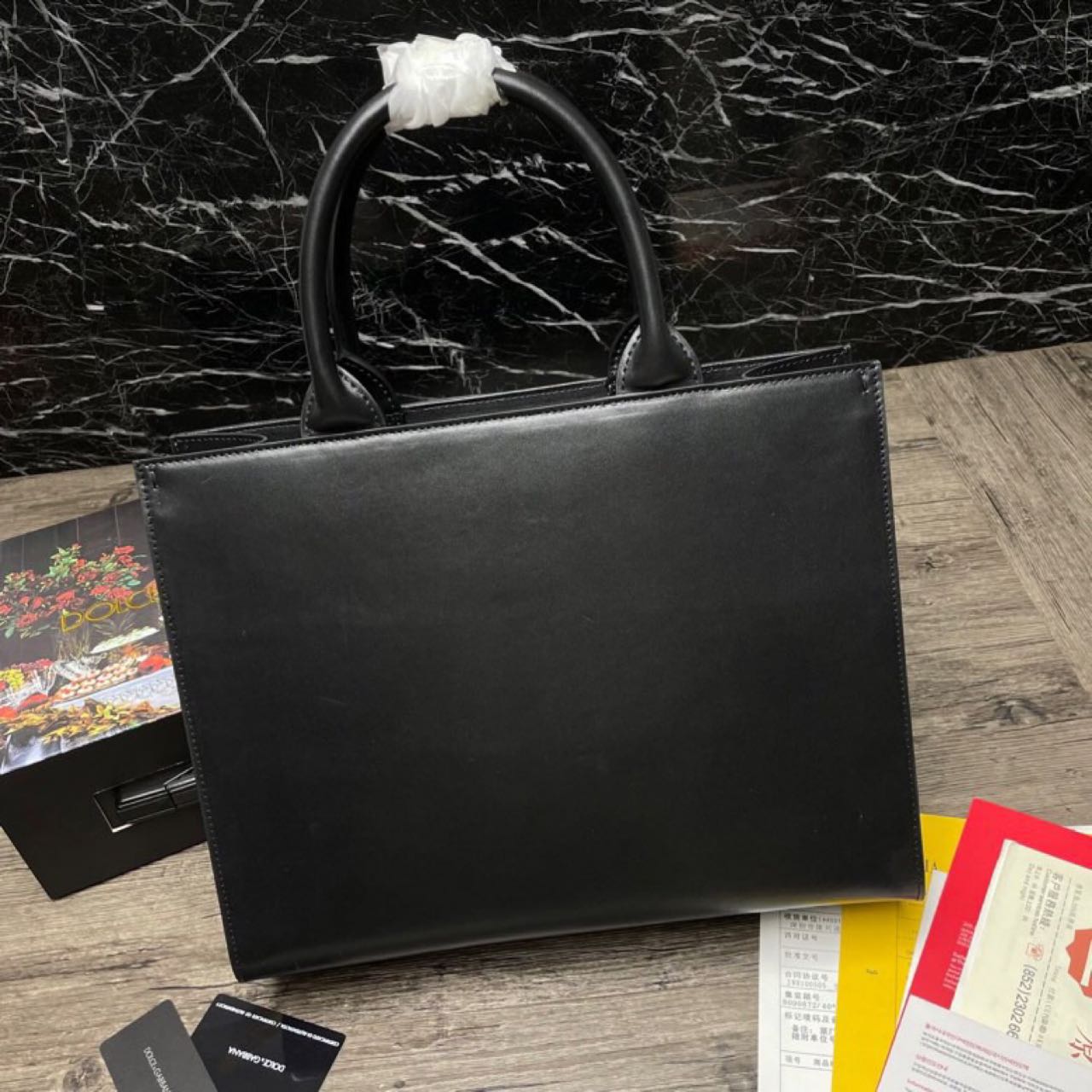 Dolce & Gabbana Small calfskin DG Daily shopper(36-28.5-13cm) - DopestKickz