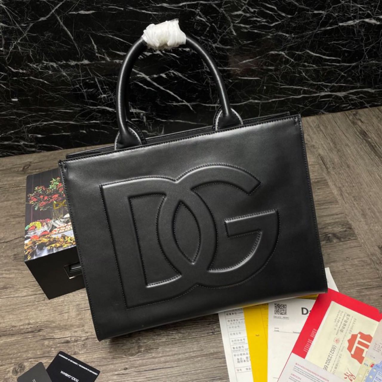 Dolce & Gabbana Small calfskin DG Daily shopper(36-28.5-13cm) - DopestKickz