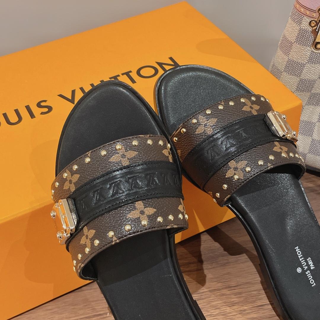 Louis Vuitton Lock It Flat Mule     1AAC3Q - DopestKickz