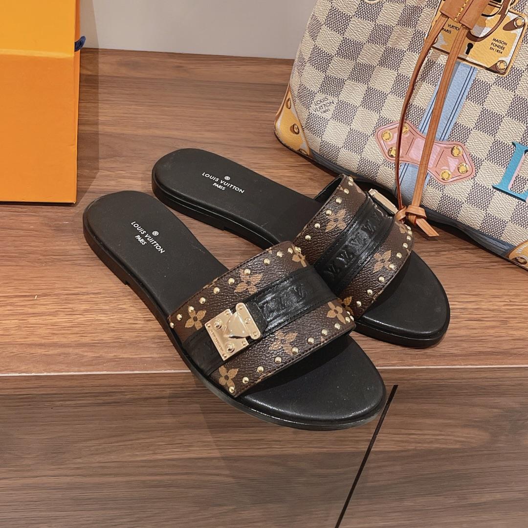 Louis Vuitton Lock It Flat Mule     1AAC3Q - DopestKickz