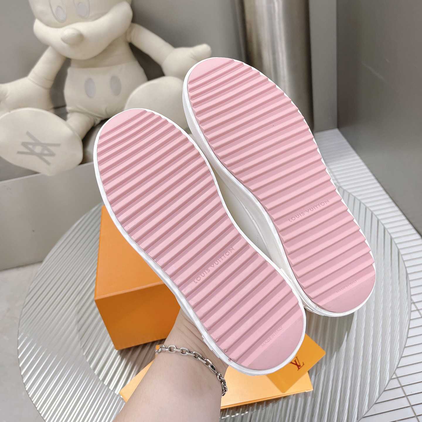 Louis Vuitton Time Out Sneaker    1AADNC - DopestKickz