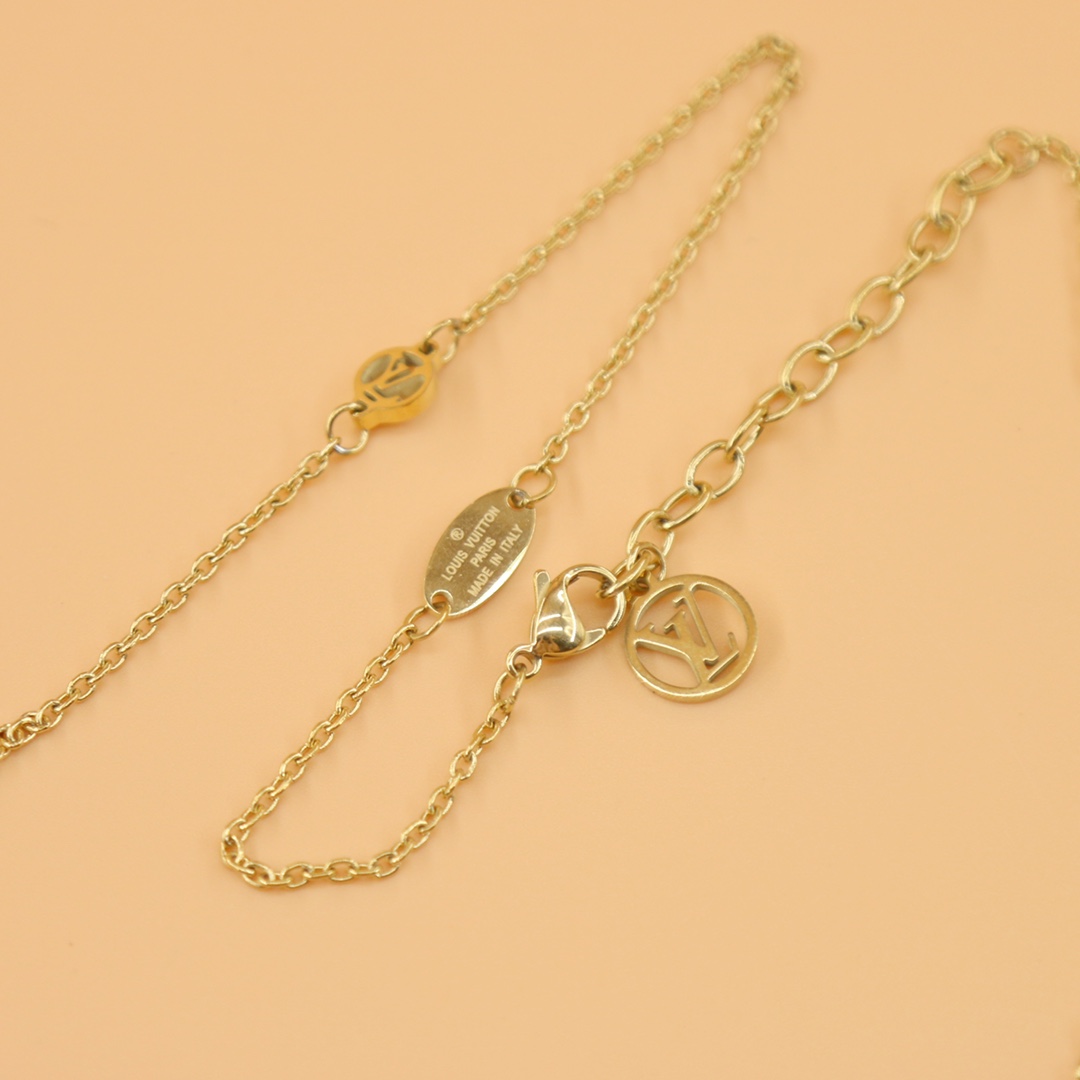 Louis Vuitton My LV Tiger Necklace     M00595 - DopestKickz
