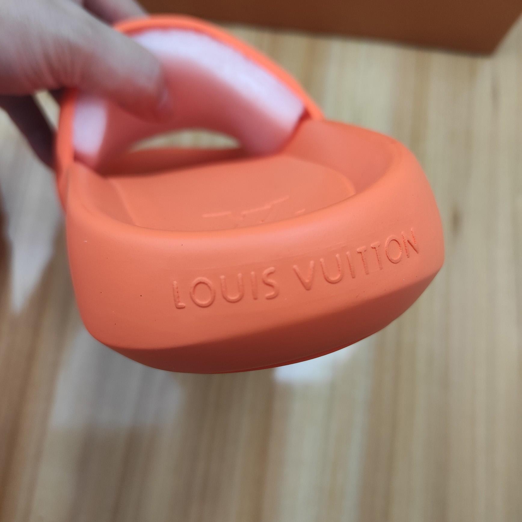 Louis Vuitton Waterfront Mule  1AA5NI - DopestKickz