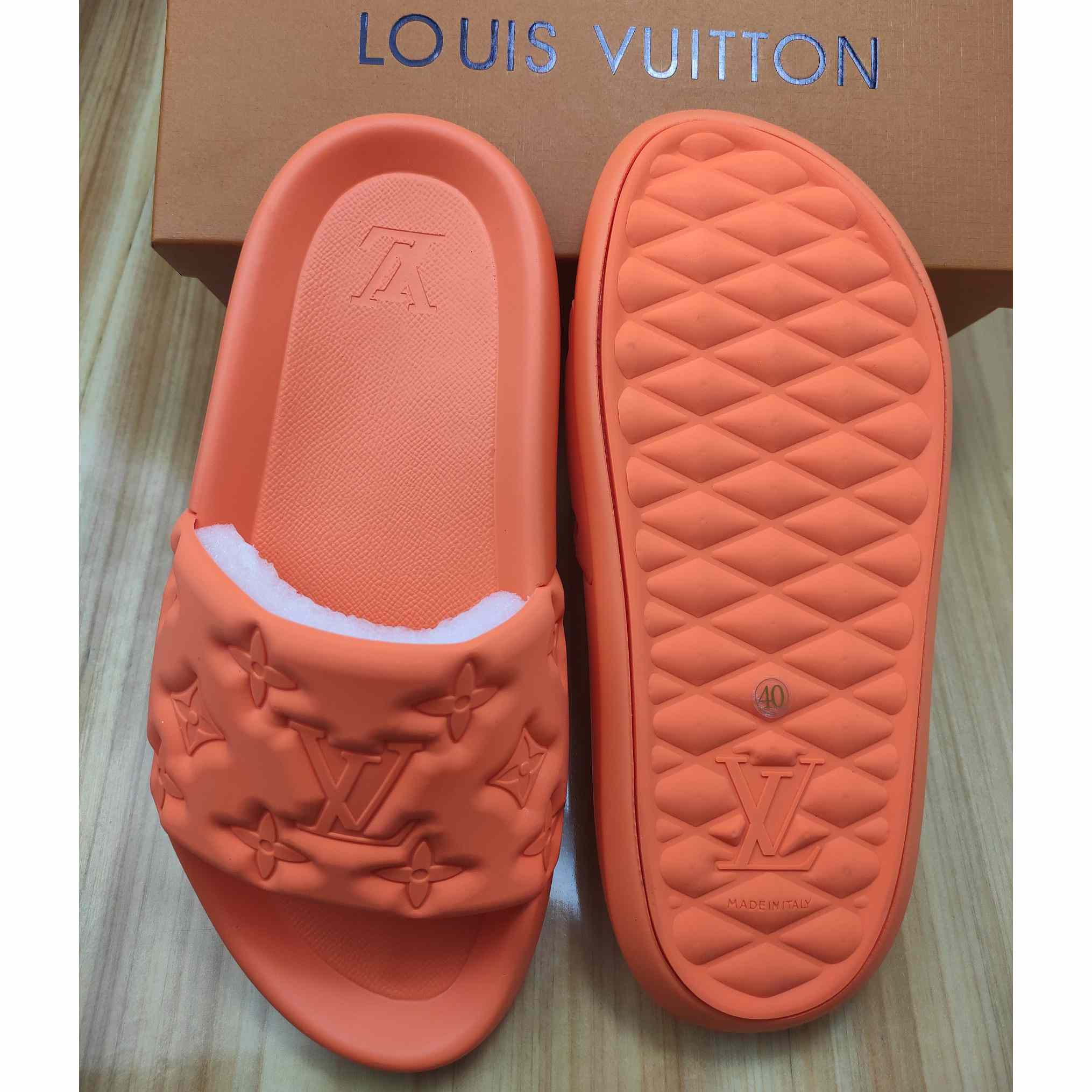 Louis Vuitton Waterfront Mule  1AA5NI - DopestKickz