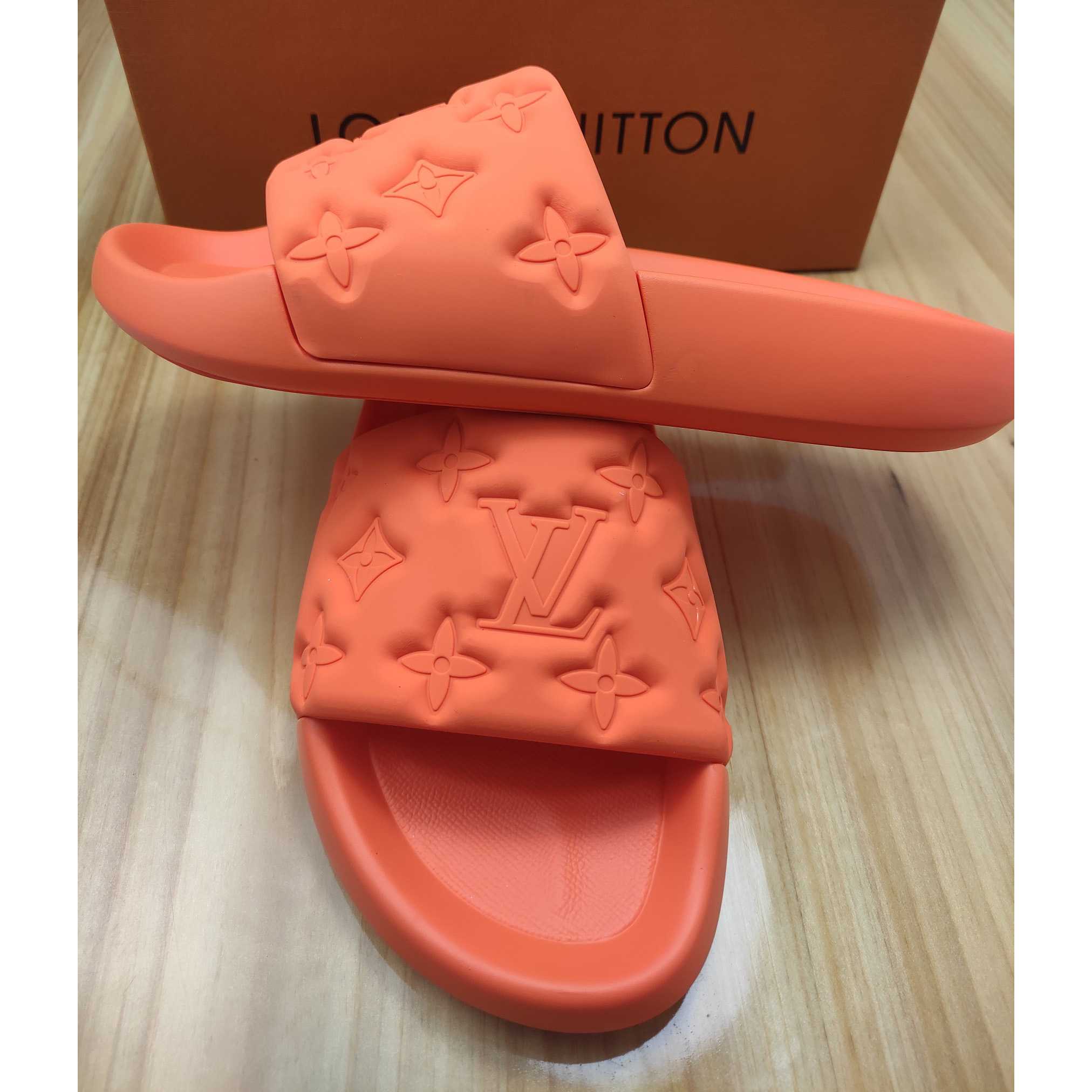 Louis Vuitton Waterfront Mule  1AA5NI - DopestKickz