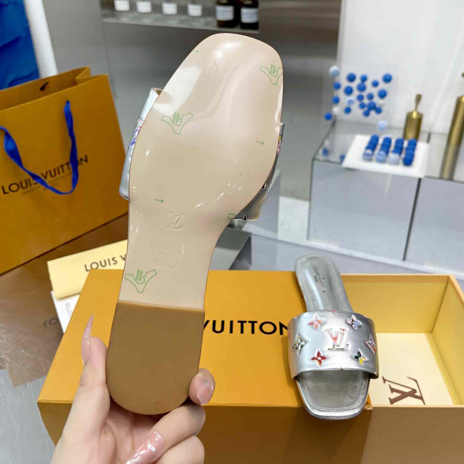 Louis Vuitton Revival Flat Mule     1AAOVA - DopestKickz