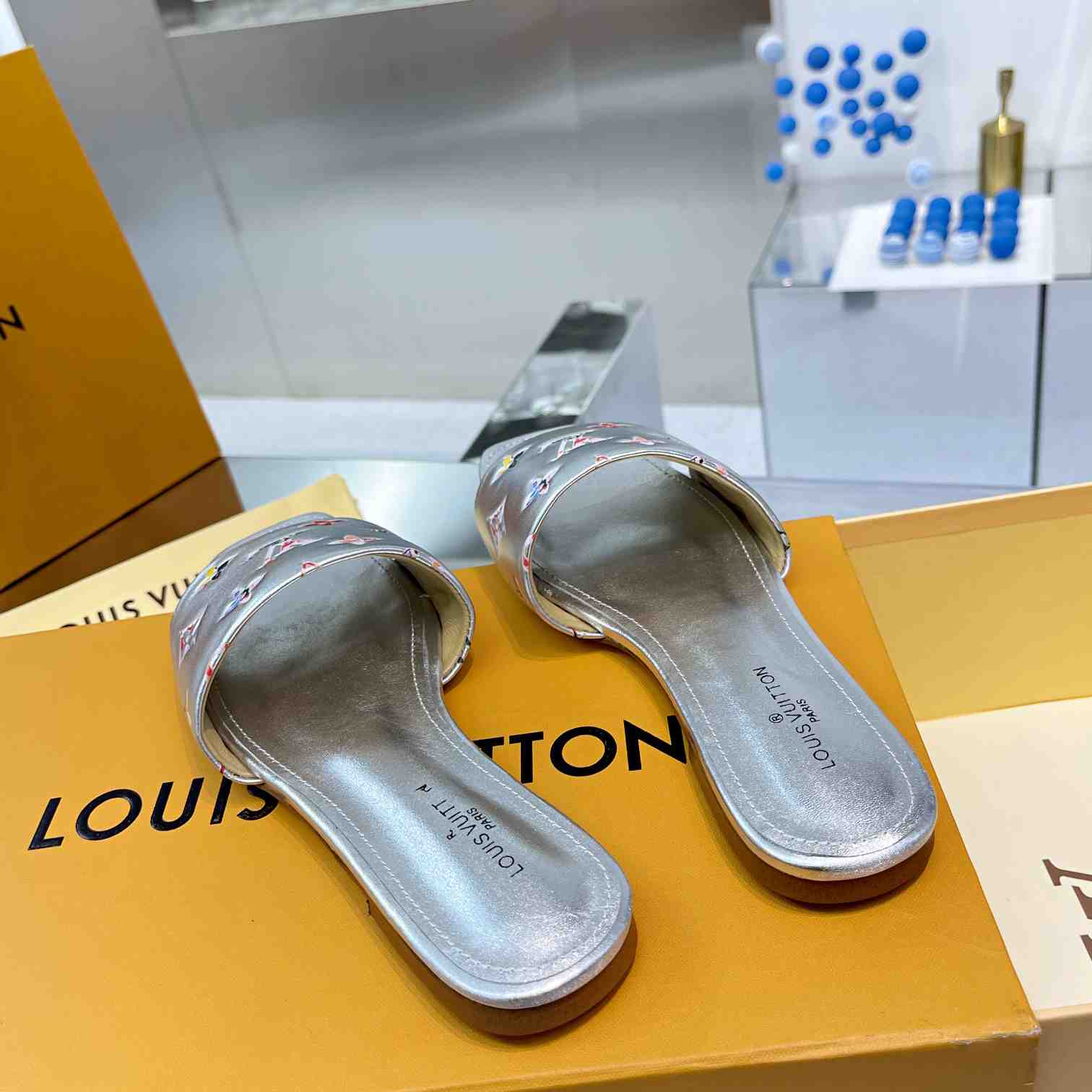 Louis Vuitton Revival Flat Mule     1AAOVA - DopestKickz