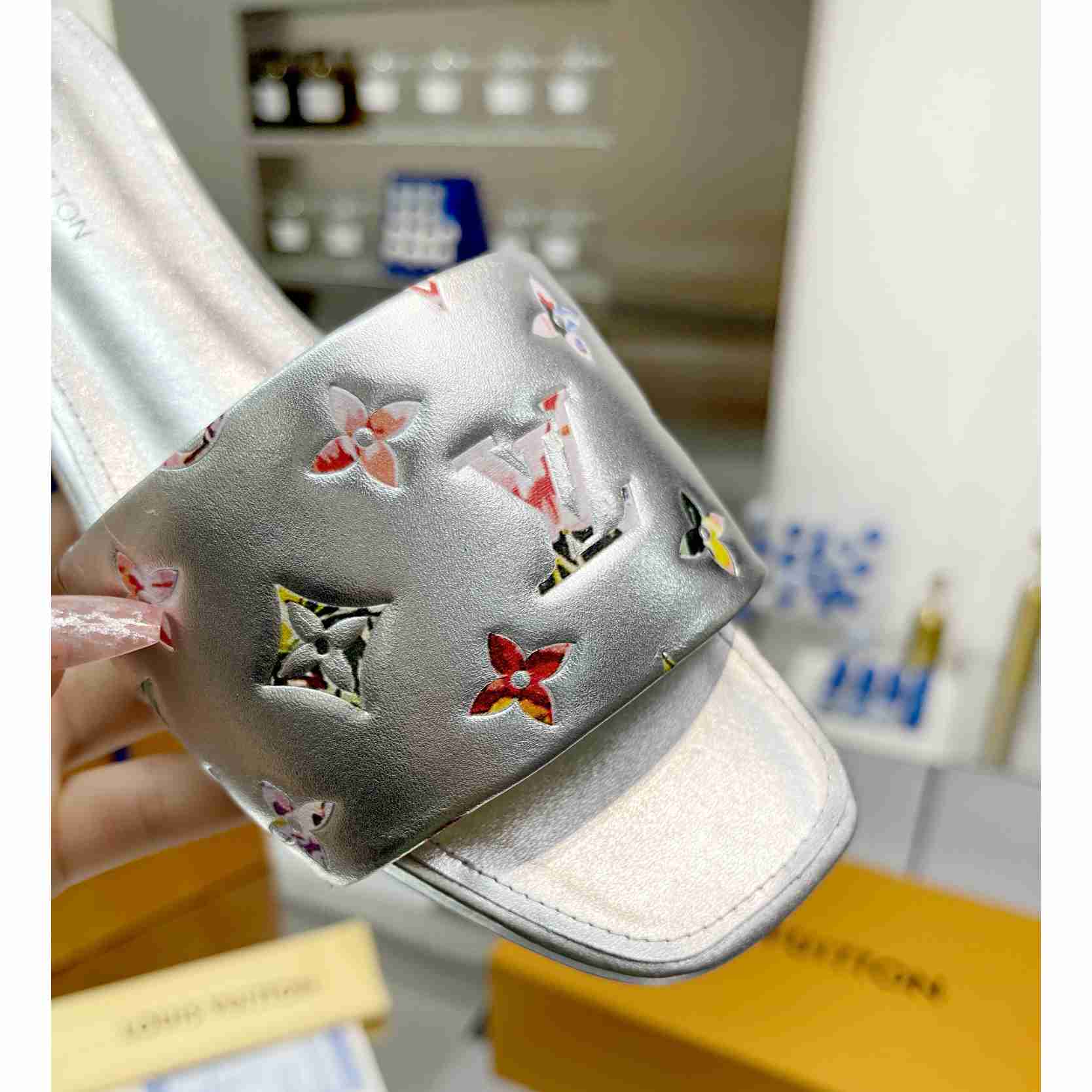 Louis Vuitton Revival Flat Mule     1AAOVA - DopestKickz