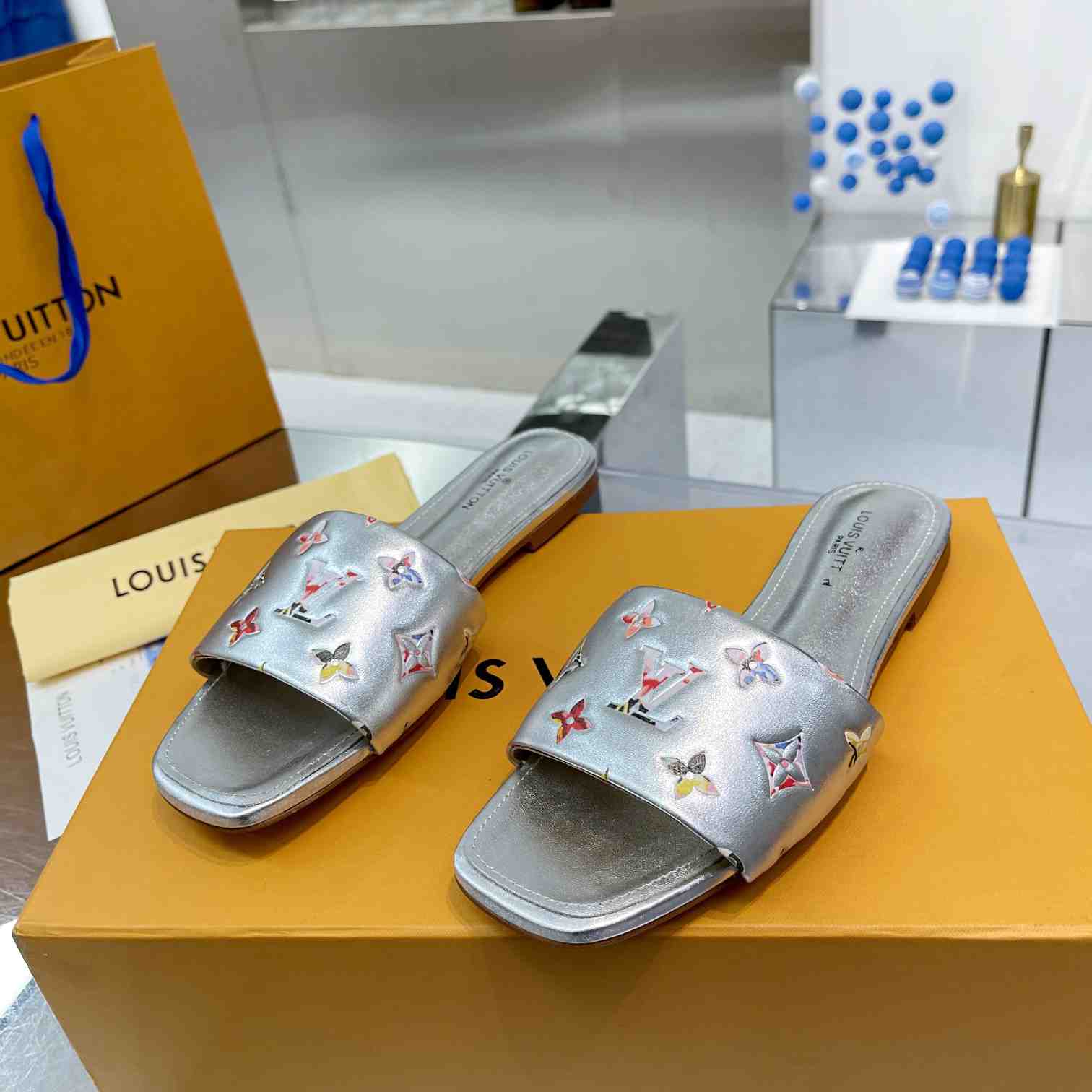Louis Vuitton Revival Flat Mule     1AAOVA - DopestKickz