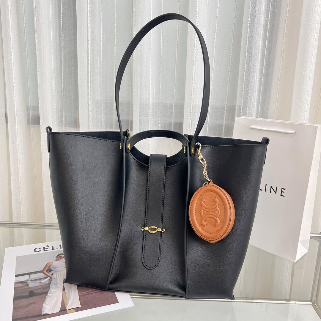 Celine Purse With Hook Cuir Triomphe In Smooth Calfskin  - DopestKickz