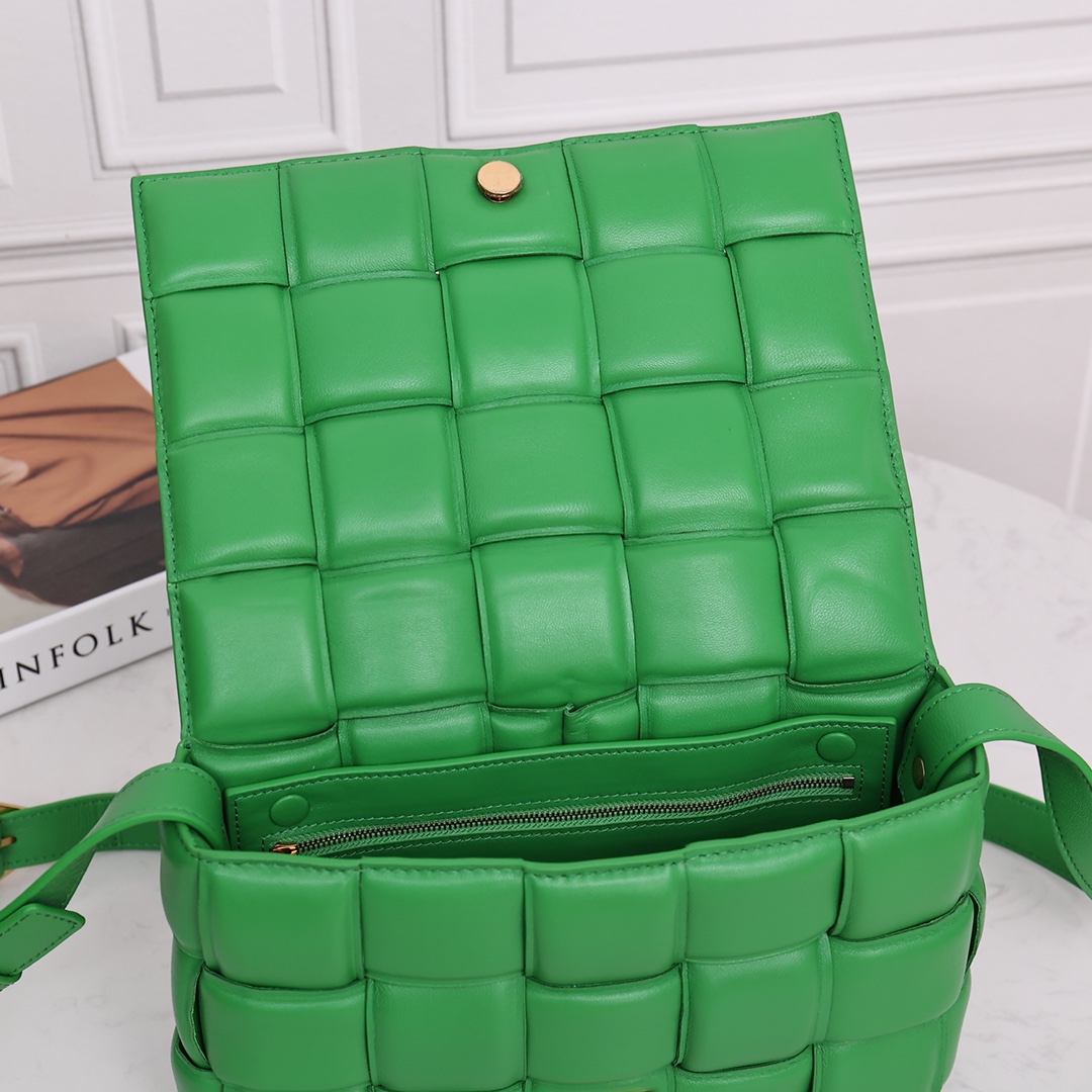 Bottega Veneta Padded Cassette(26-18-8CM) - DopestKickz