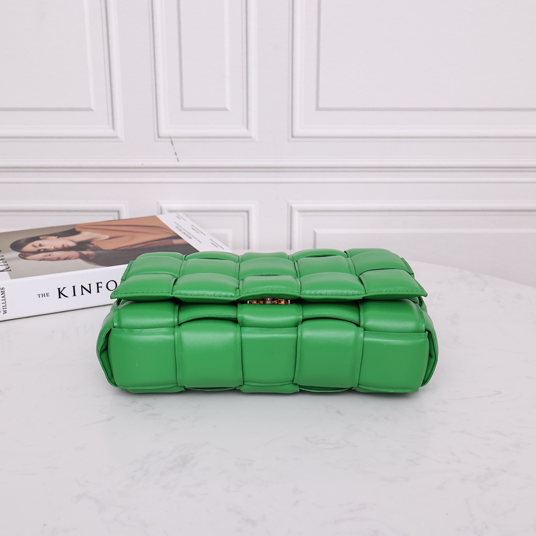 Bottega Veneta Padded Cassette(26-18-8CM) - DopestKickz