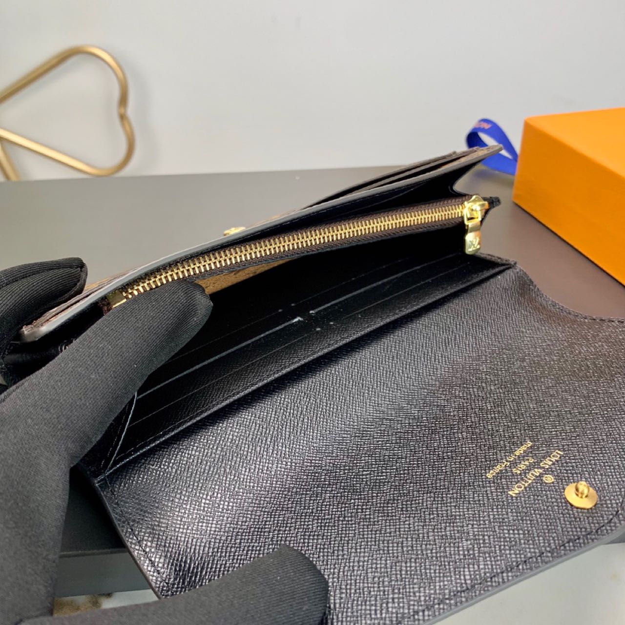 Louis Vuitton  Sarah Wallet (19-10.5-2CM)   M80726 - DopestKickz