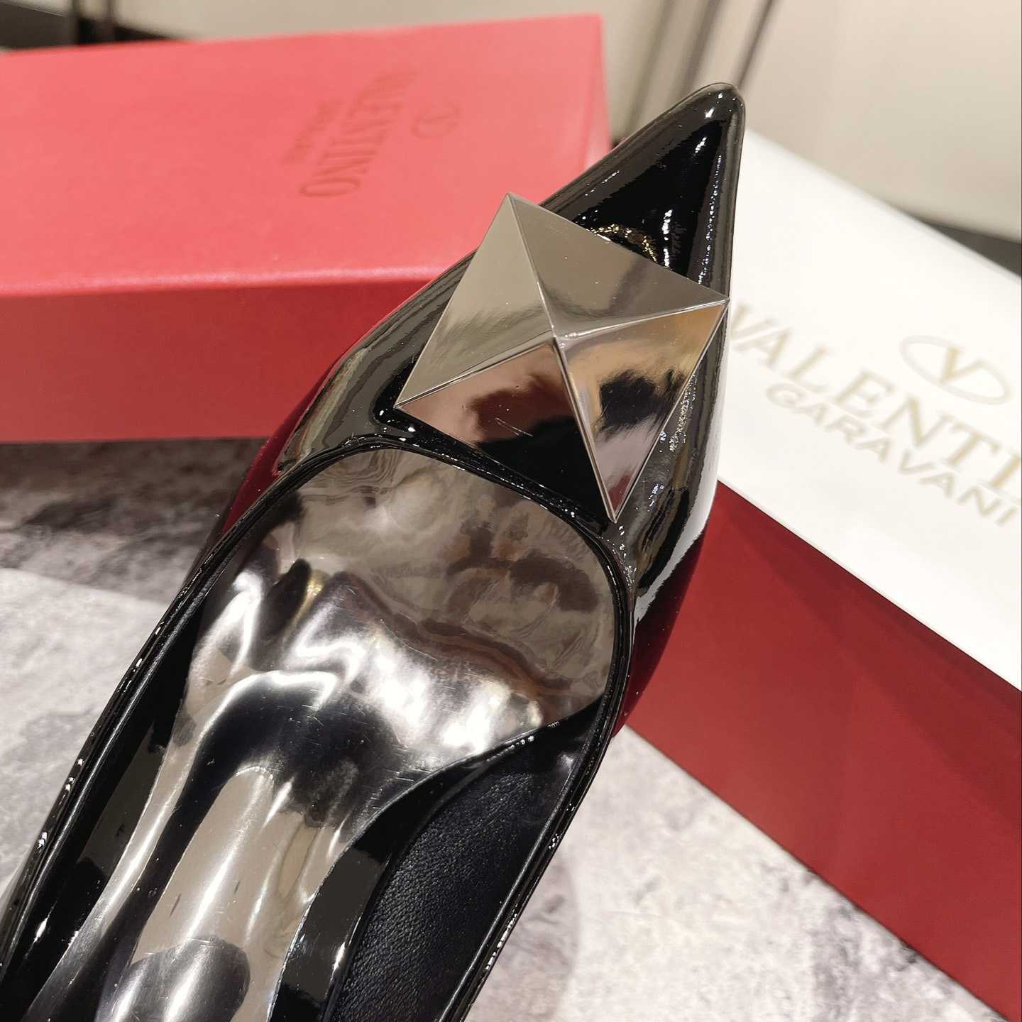 Valenti One Stud Patent Leather Pump 100mm - DopestKickz