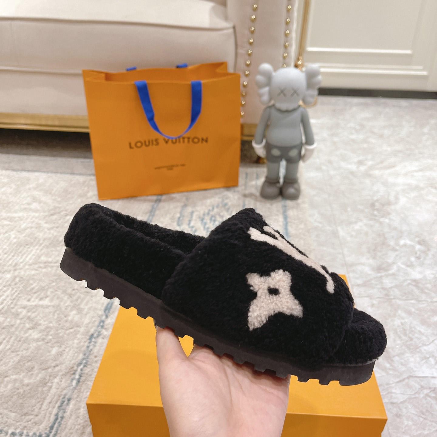 Louis Vuitton Paseo Flat Comfort Mule      1A8ZIT - DopestKickz