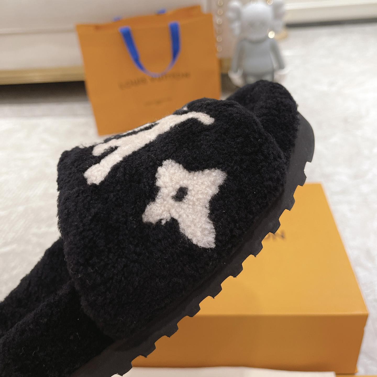 Louis Vuitton Paseo Flat Comfort Mule      1A8ZIT - DopestKickz