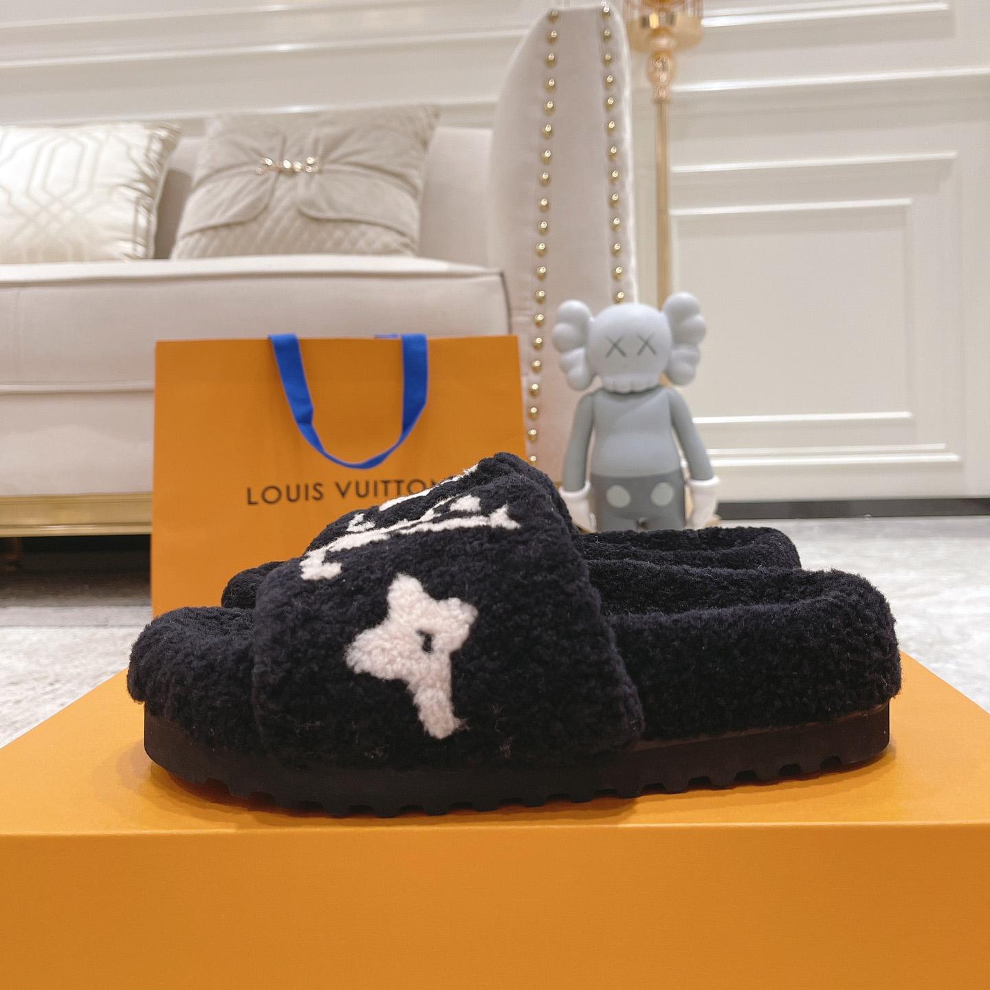 Louis Vuitton Paseo Flat Comfort Mule      1A8ZIT - DopestKickz