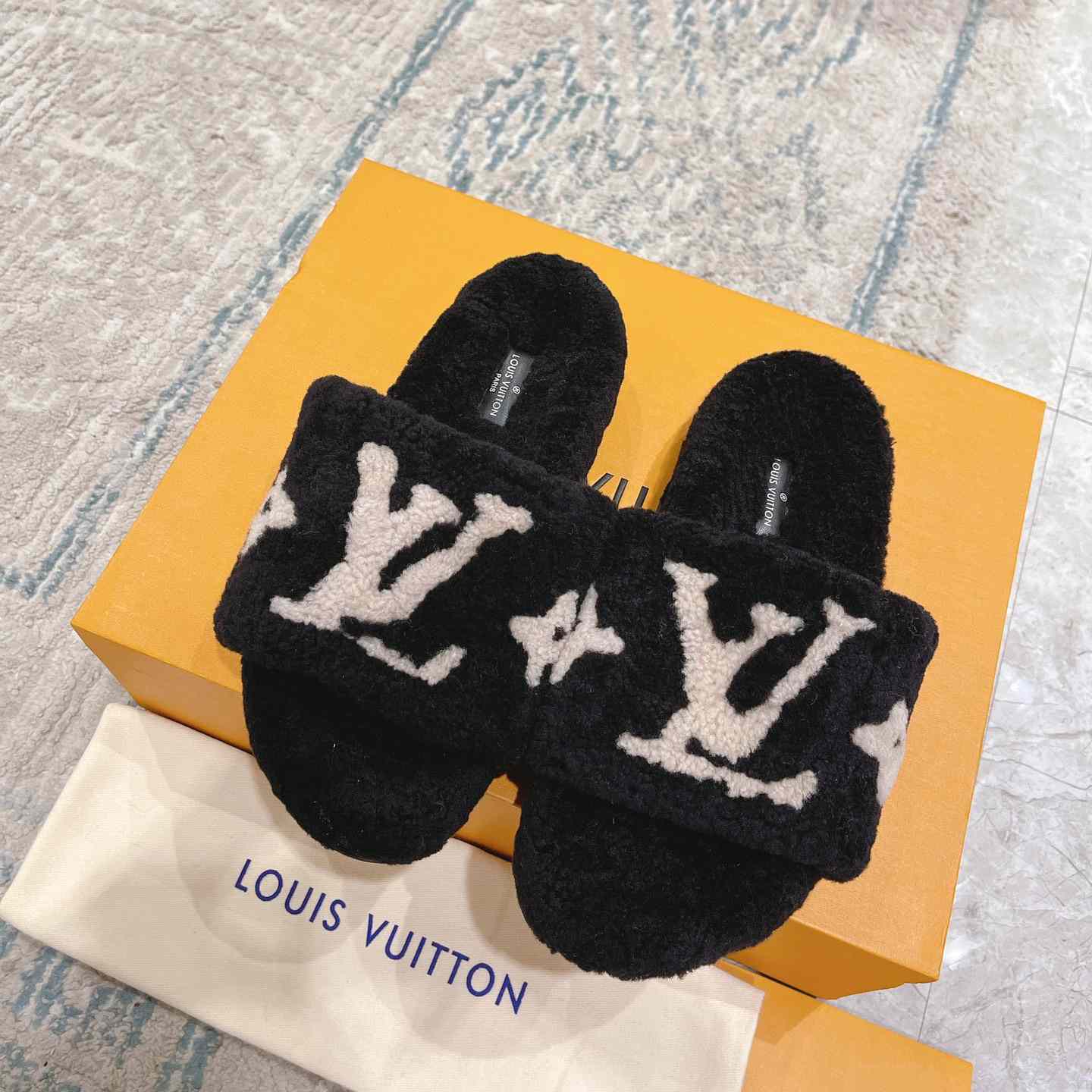 Louis Vuitton Paseo Flat Comfort Mule      1A8ZIT - DopestKickz