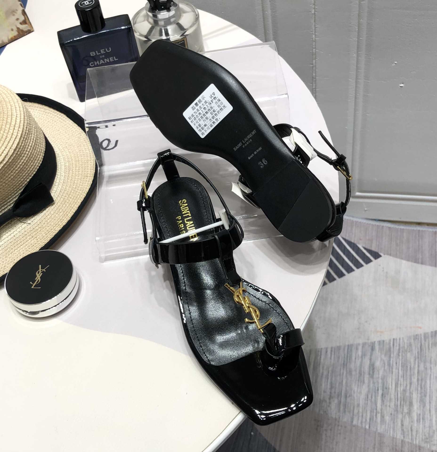Saint Laurent Cassandra Flat Sandals In Patent Leather With Gold-Tone Monogram - DopestKickz