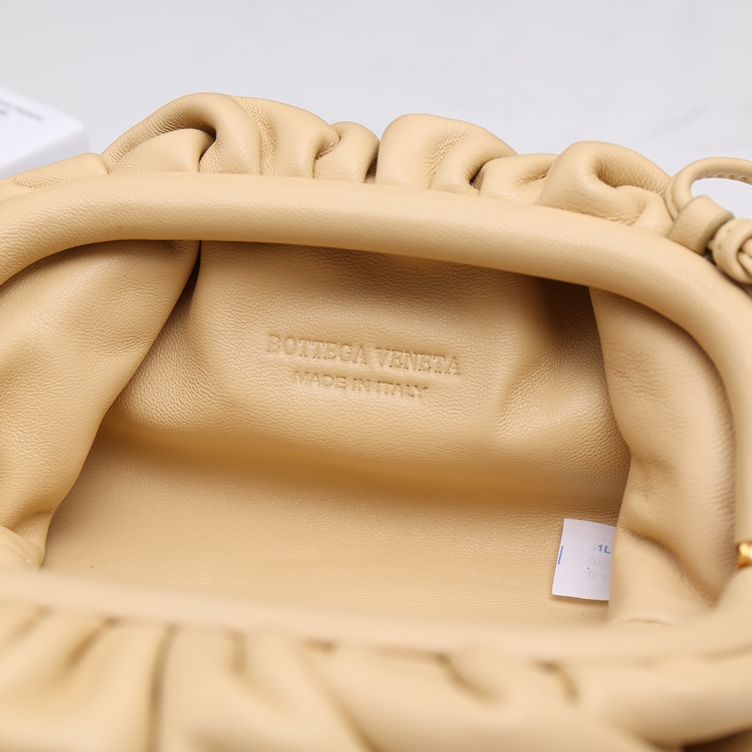 Bottega Veneta Mini Pouch(23-13-8cm) - DopestKickz
