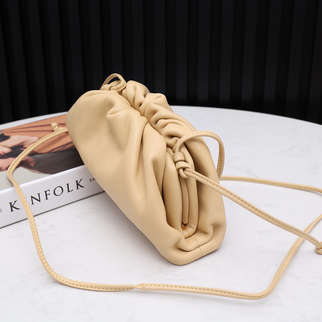 Bottega Veneta Mini Pouch(23-13-8cm) - DopestKickz