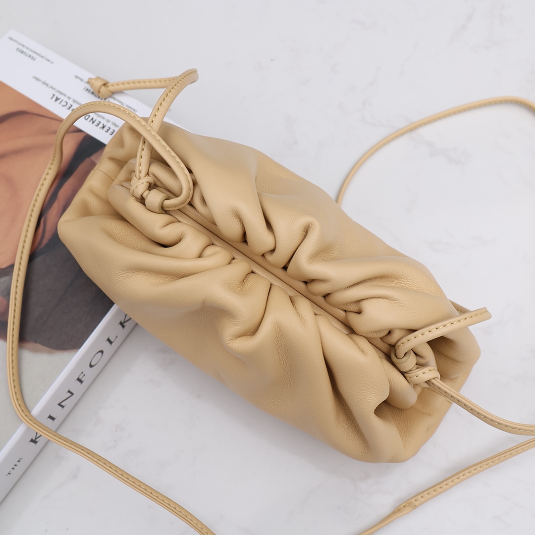 Bottega Veneta Mini Pouch(23-13-8cm) - DopestKickz