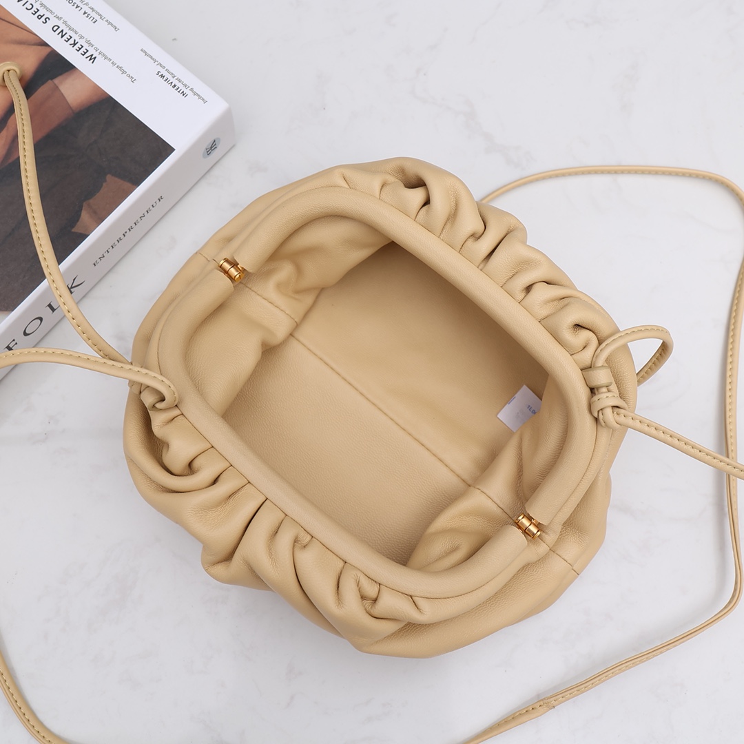 Bottega Veneta Mini Pouch(23-13-8cm) - DopestKickz