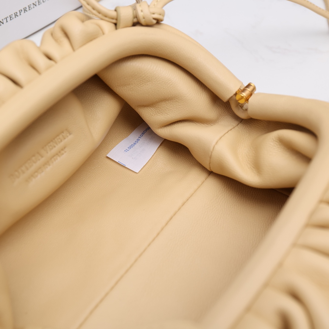 Bottega Veneta Mini Pouch(23-13-8cm) - DopestKickz