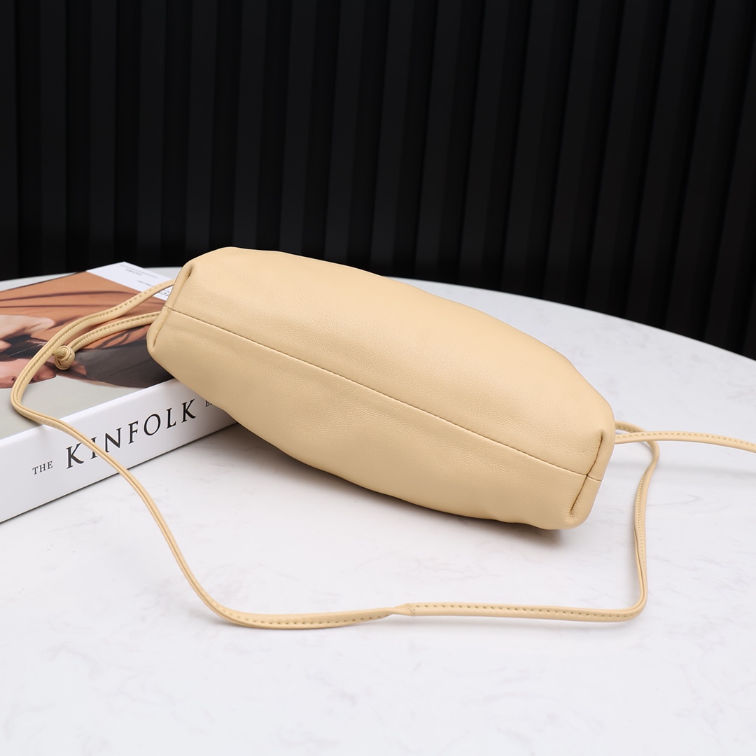 Bottega Veneta Mini Pouch(23-13-8cm) - DopestKickz