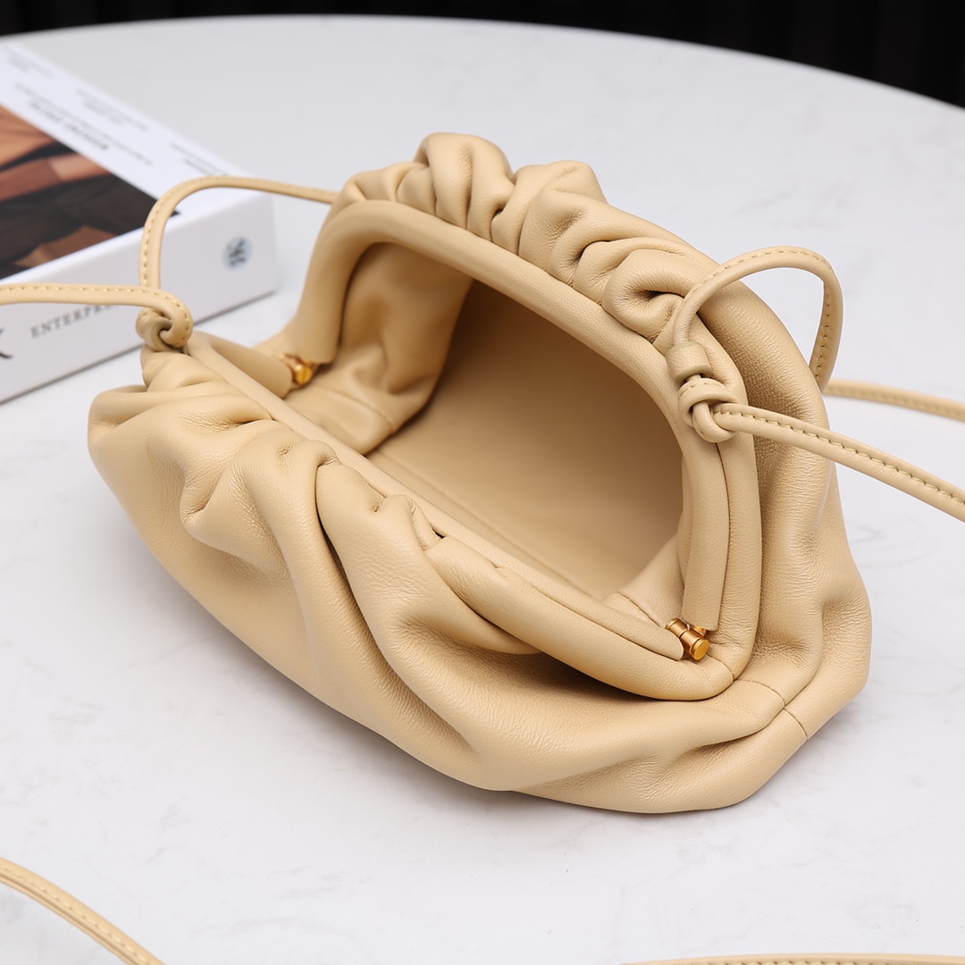 Bottega Veneta Mini Pouch(23-13-8cm) - DopestKickz