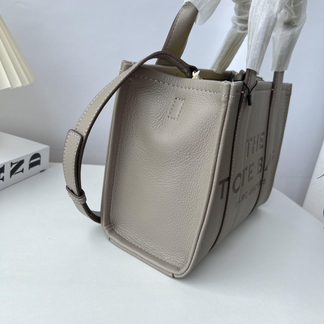 Marc Jacobs The Leather Small Tote Bag (26-20-13cm) - DopestKickz