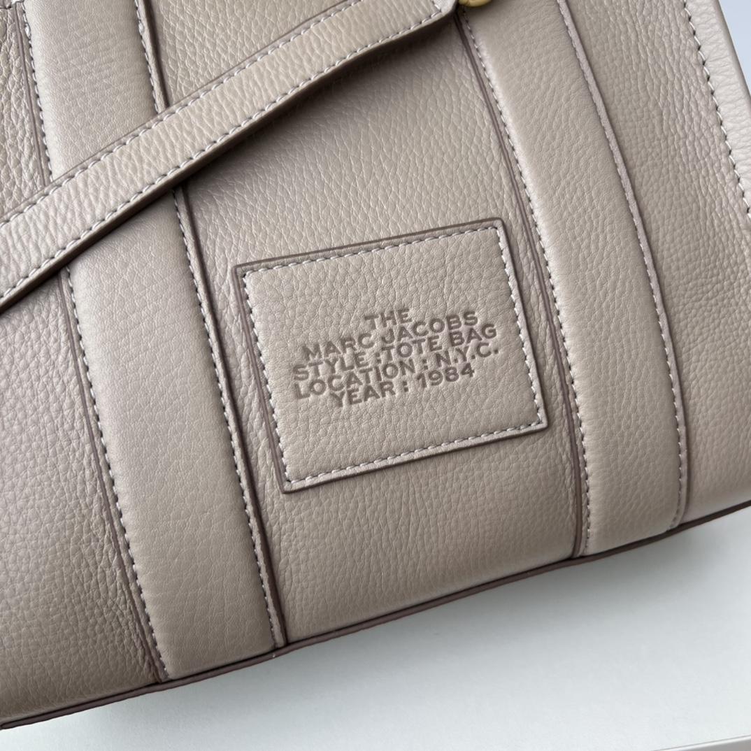 Marc Jacobs The Leather Small Tote Bag (26-20-13cm) - DopestKickz