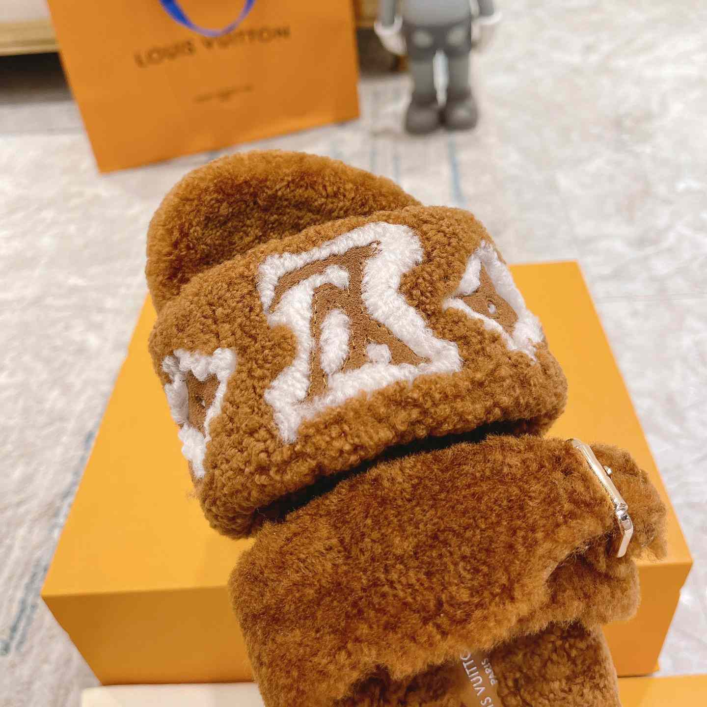 Louis Vuitton  Paseo Flat Comfort Mule     1AACRN - DopestKickz