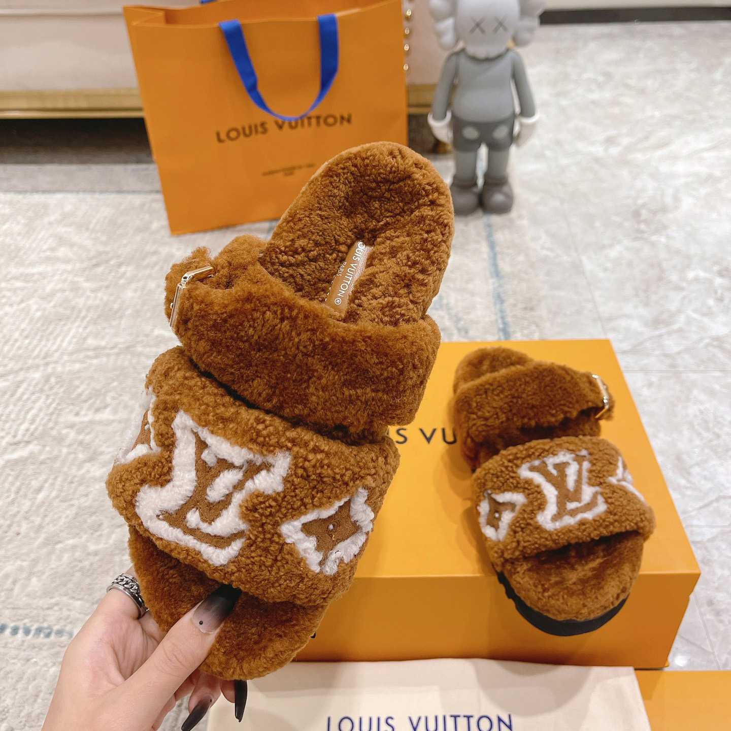 Louis Vuitton  Paseo Flat Comfort Mule     1AACRN - DopestKickz