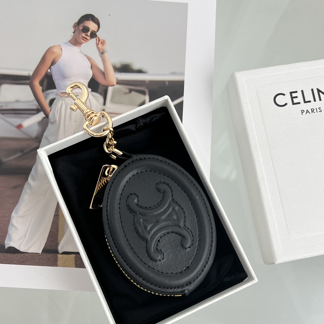 Celine Purse With Hook Cuir Triomphe In Smooth Calfskin  - DopestKickz