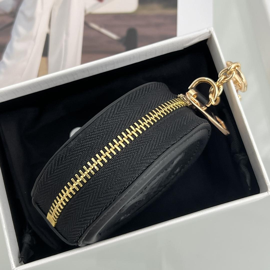 Celine Purse With Hook Cuir Triomphe In Smooth Calfskin  - DopestKickz