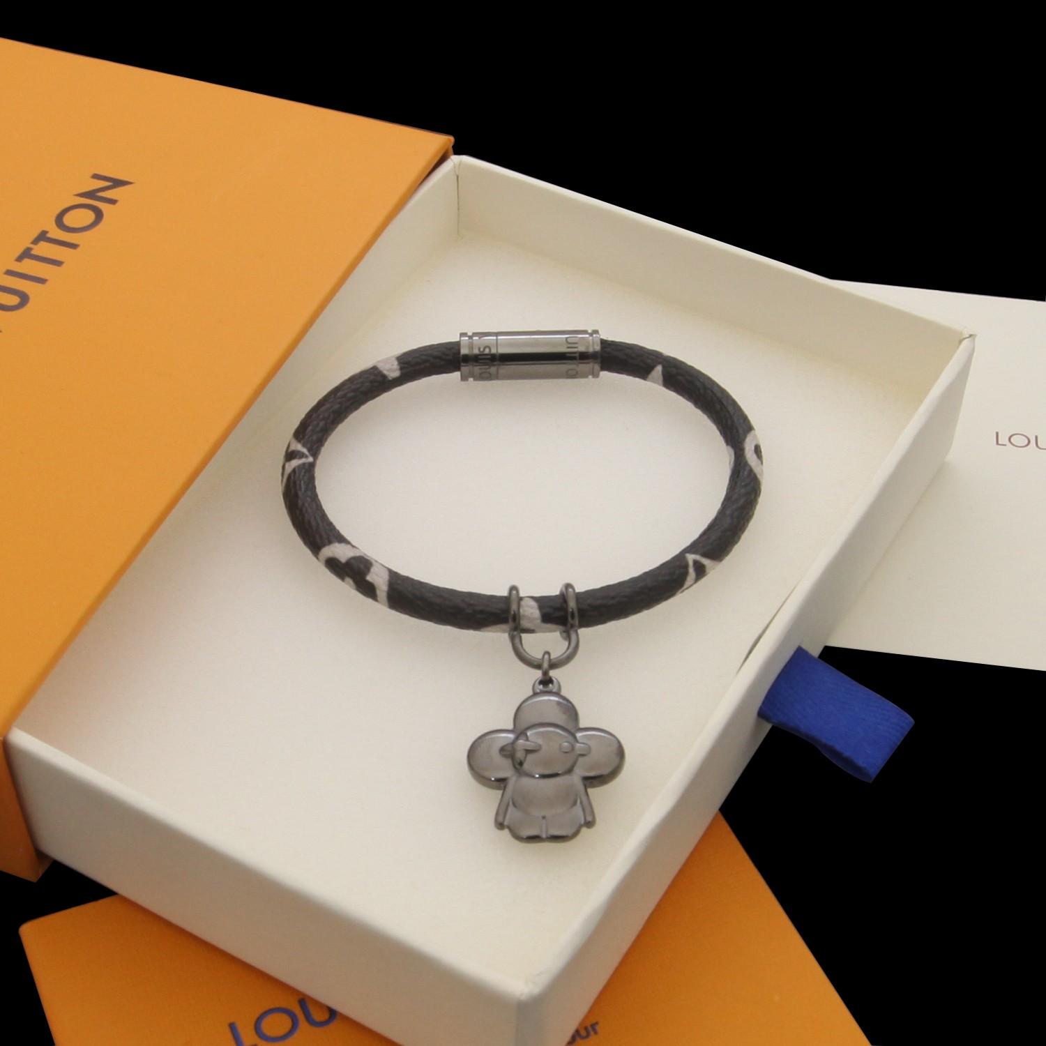 Louis Vuitton Bracelet Hang It      M8002E - DopestKickz