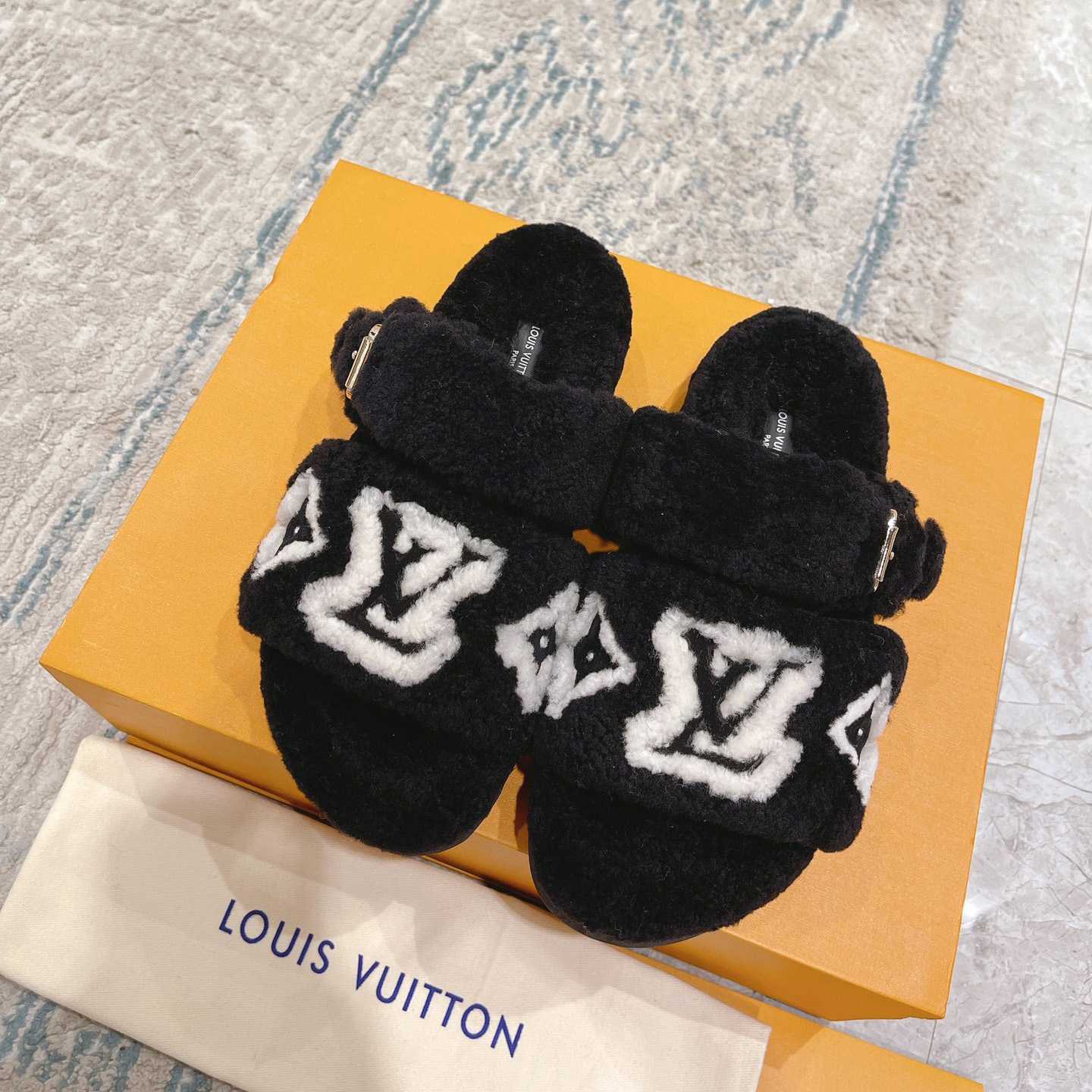 Louis Vuitton  Paseo Flat Comfort Mule     1AACR8 - DopestKickz