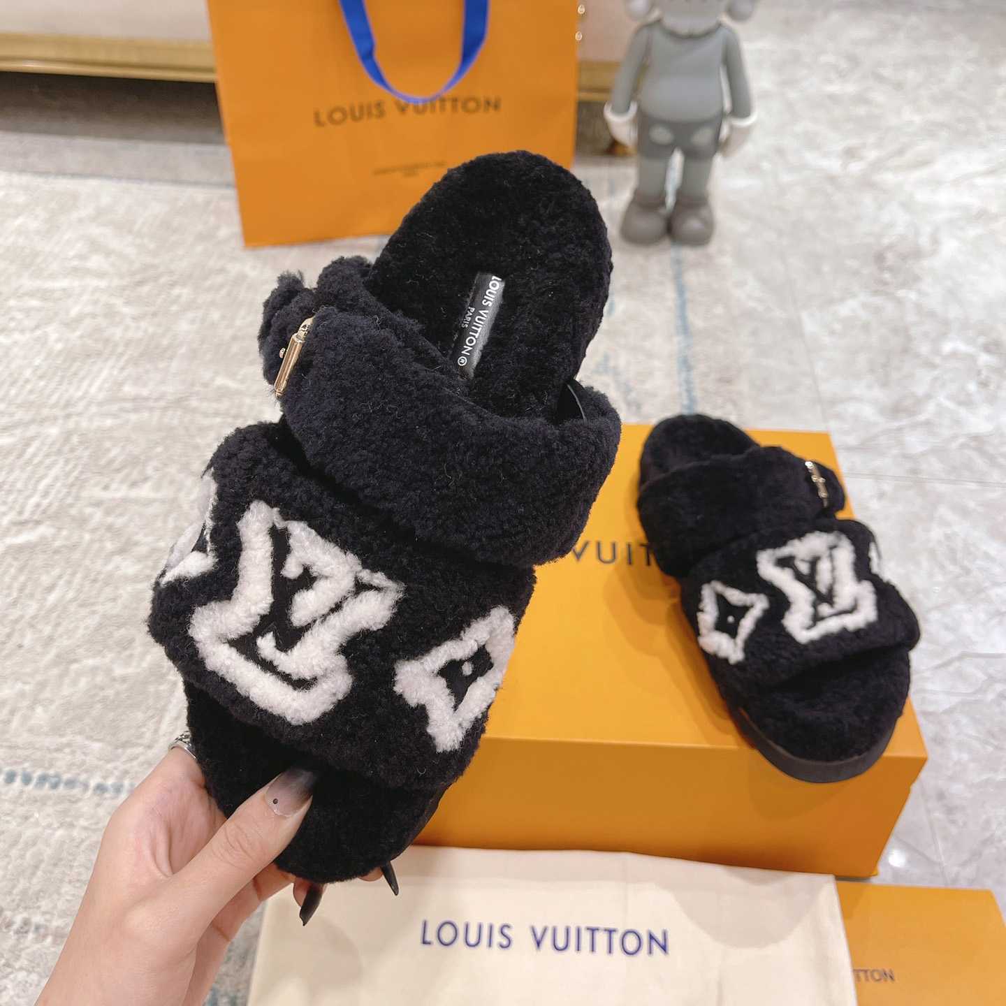 Louis Vuitton  Paseo Flat Comfort Mule     1AACR8 - DopestKickz
