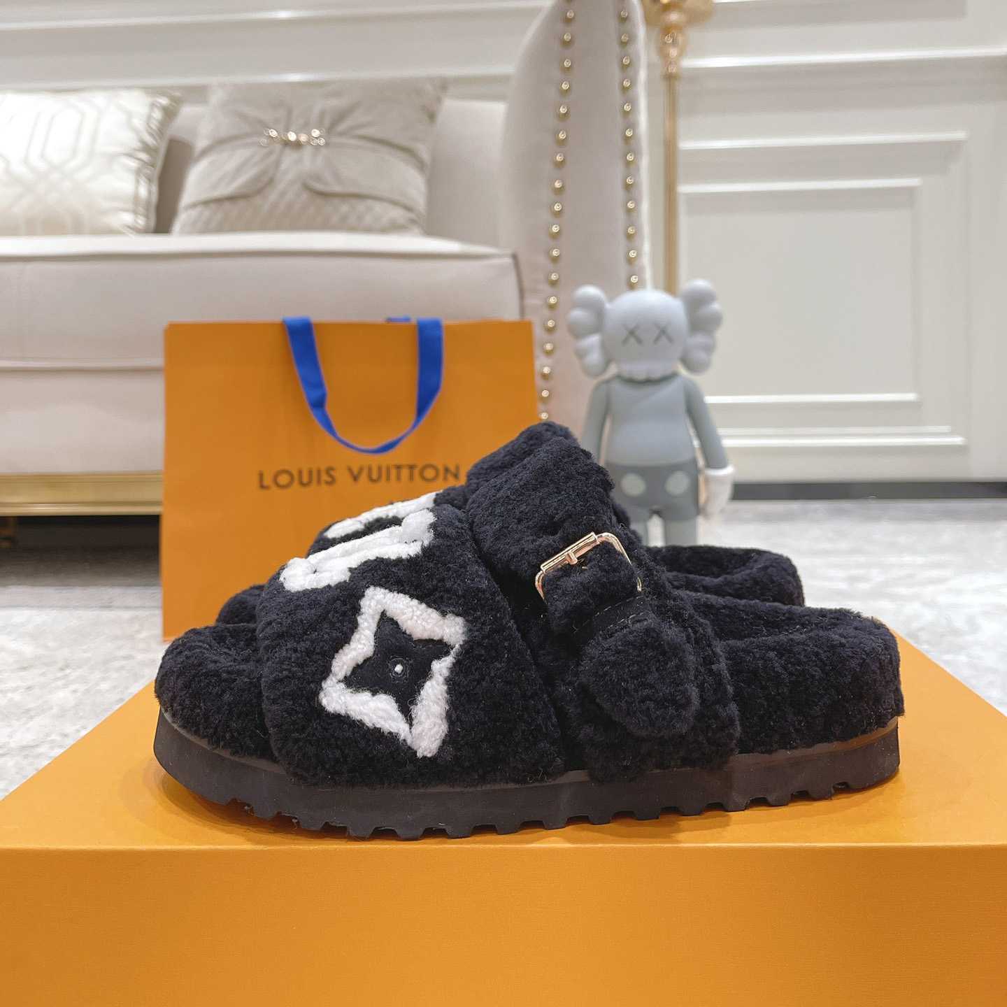 Louis Vuitton  Paseo Flat Comfort Mule     1AACR8 - DopestKickz
