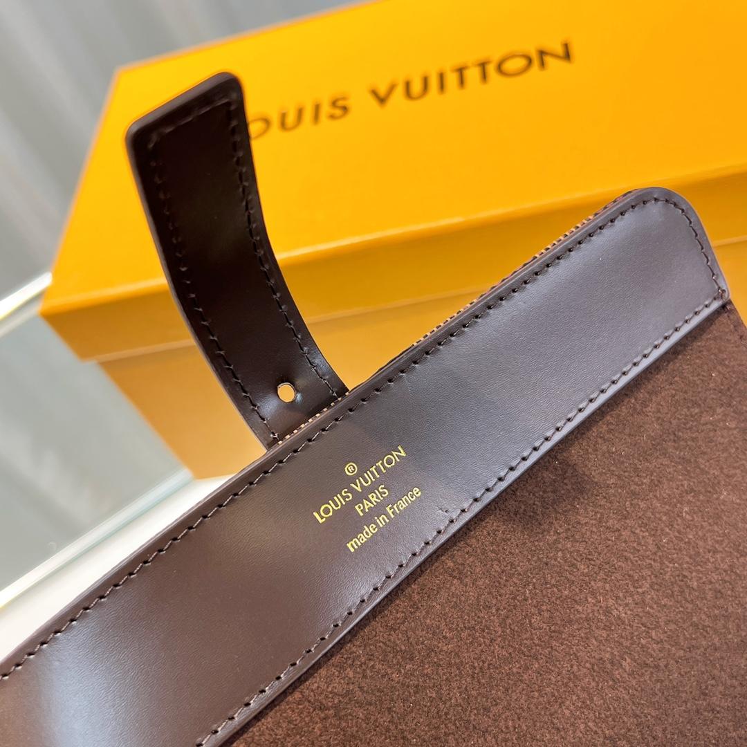Louis Vuitton  3 Watch Case    - DopestKickz