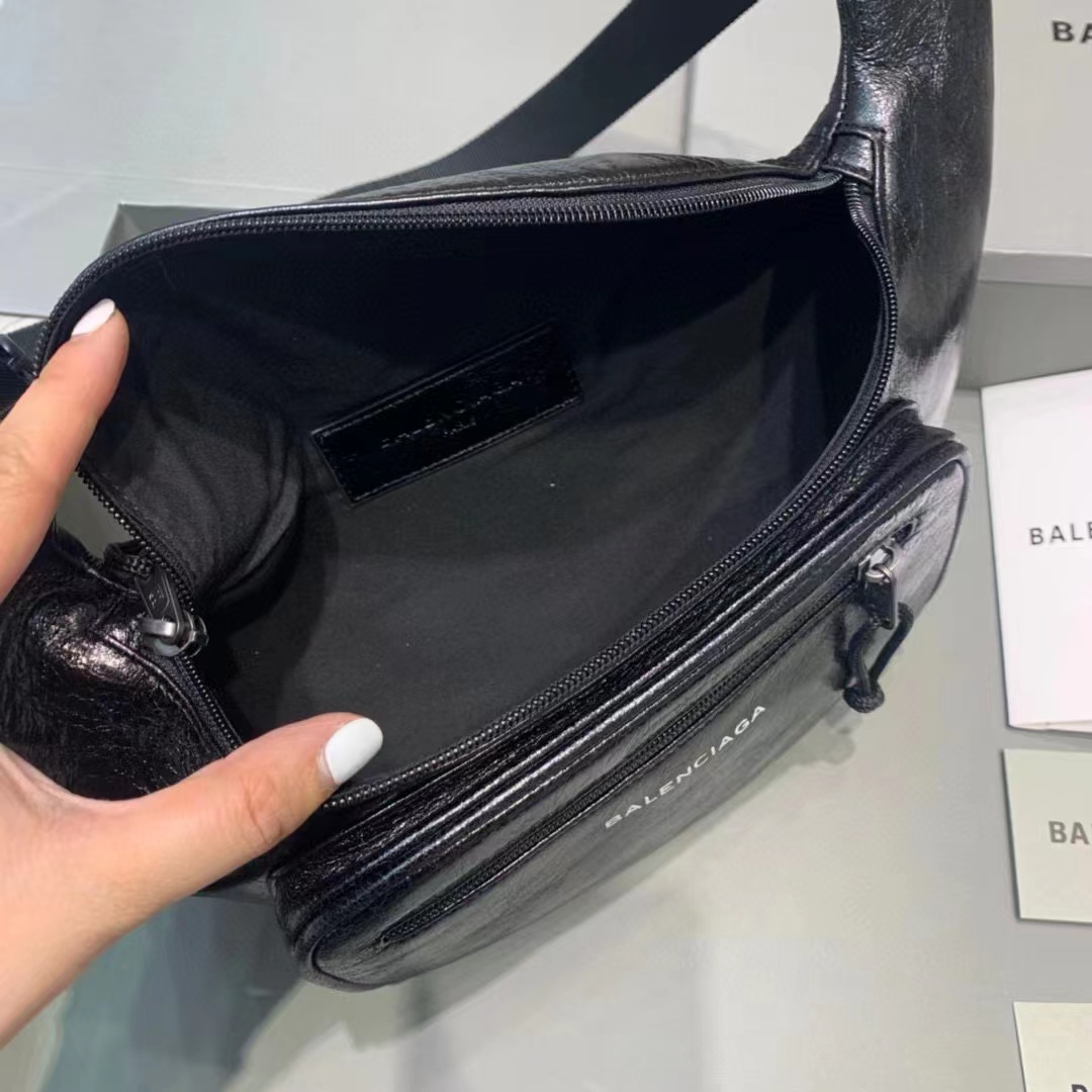 Balenciaga Everyday Beltpack In Black Natural Grain Calfskin(25-5-17cm)   - DopestKickz