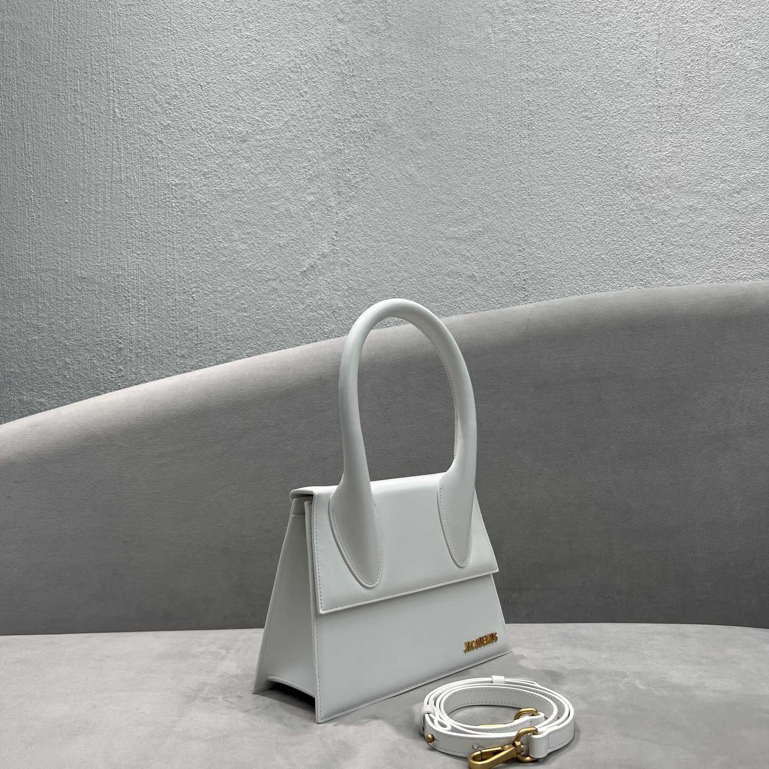 Jacquemus Le Grand Chiquito Large Leather Handbag(24-18-10cm) - DopestKickz