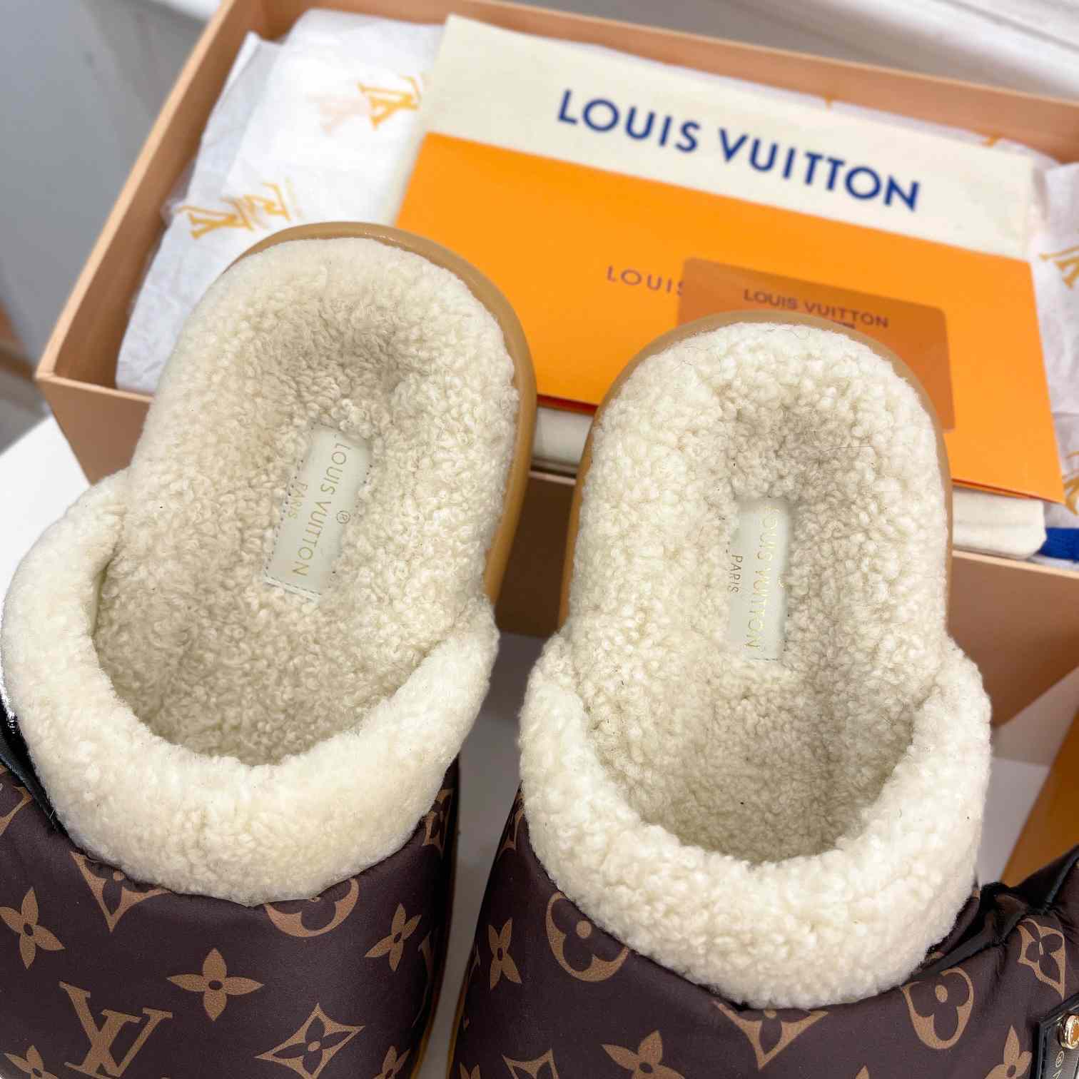 Louis Vuitton Slipper Pillow Flat Comfort Mule    1AAM41 - DopestKickz