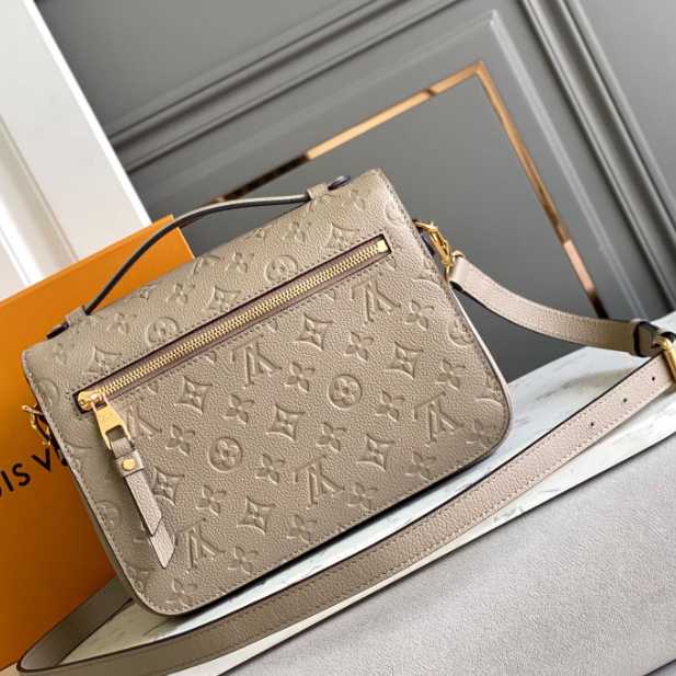 Louis Vuitton Pochette Métis Handbag (25-19-9cm)   M44881 - DopestKickz